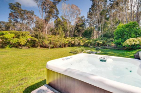 Rainforest Stay with Hot Tub Less Than 3 Mi to Natl Park!